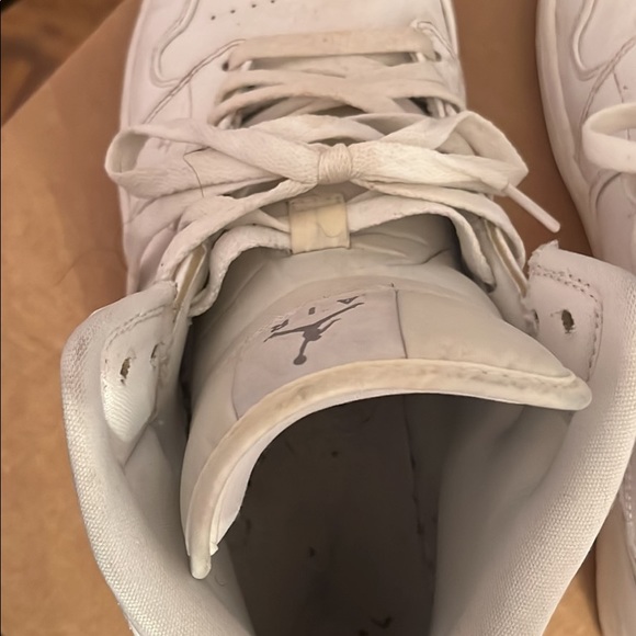 Lightly used, Jordan 1’s size 11.5- great condition and I Can send more photos - Picture 2 of 10